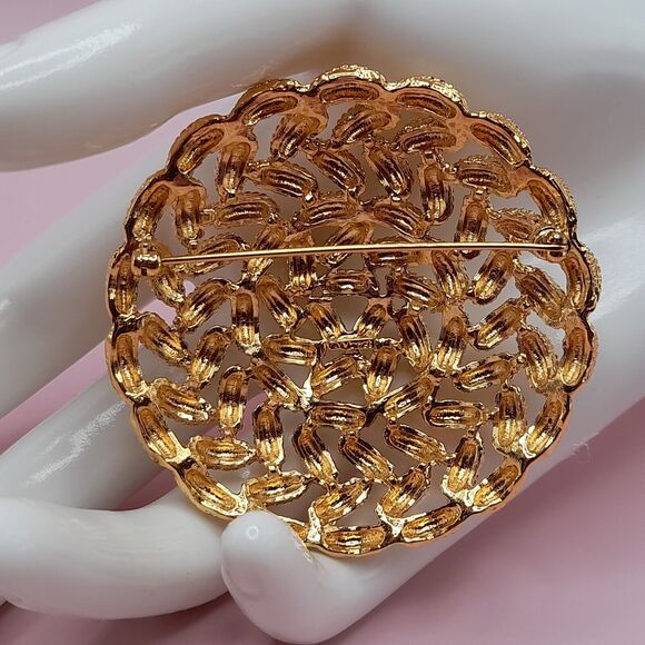Vintage Monet Woven Round Pin Brooch, Gold Plated Brooch, 2 1/4 Inches - Picture 5 of 11